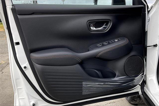 Photo of 2025 Platinum White Pearl Honda HR-V