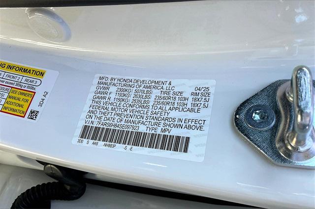 Photo of 2025 Platinum White Pearl Honda CR-V Hybrid