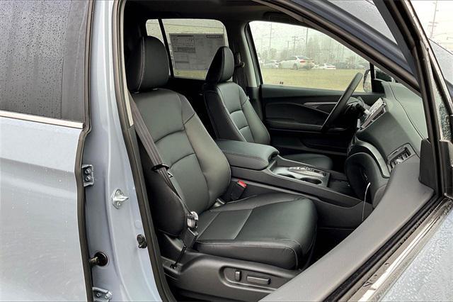 Photo of 2025 Sonic Gray Pearl Honda Ridgeline