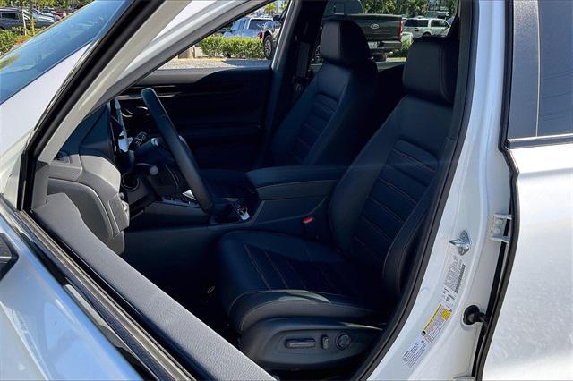 Photo of 2026 Platinum White Pearl Honda CR-V Hybrid