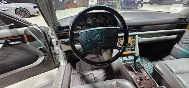 Photo of 1989 White Mercedes-Benz S-Class