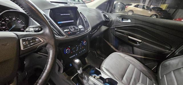 Photo of 2017 White Platinum Metallic Tri-Coat Ford Escape