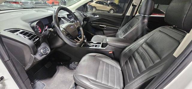Photo of 2017 White Platinum Metallic Tri-Coat Ford Escape