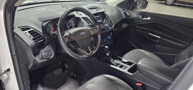 Photo of 2017 White Platinum Metallic Tri-Coat Ford Escape