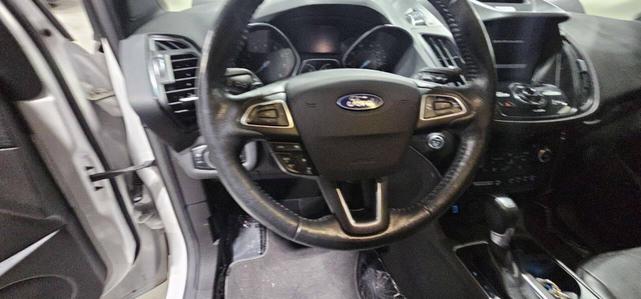 Photo of 2017 White Platinum Metallic Tri-Coat Ford Escape