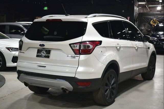 Photo of 2017 White Platinum Metallic Tri-Coat Ford Escape