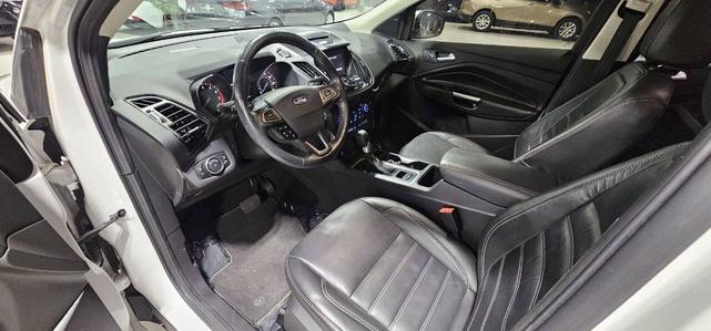 Photo of 2017 White Platinum Metallic Tri-Coat Ford Escape