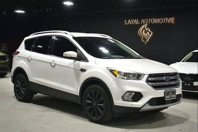 Photo of 2017 White Platinum Metallic Tri-Coat Ford Escape