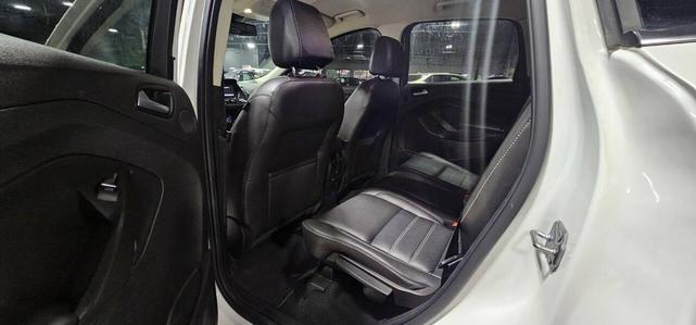 Photo of 2017 White Platinum Metallic Tri-Coat Ford Escape