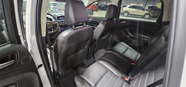 Photo of 2017 White Platinum Metallic Tri-Coat Ford Escape