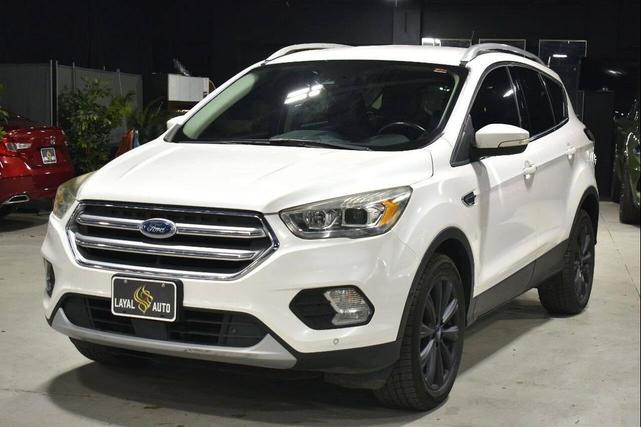Photo of 2017 White Platinum Metallic Tri-Coat Ford Escape