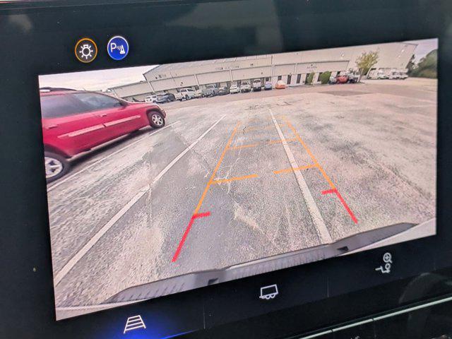 Photo of 2025 Summit White Chevrolet Colorado