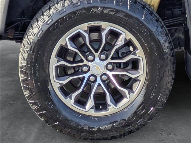 Photo of 2018 Kinetic Blue Metallic Chevrolet Colorado
