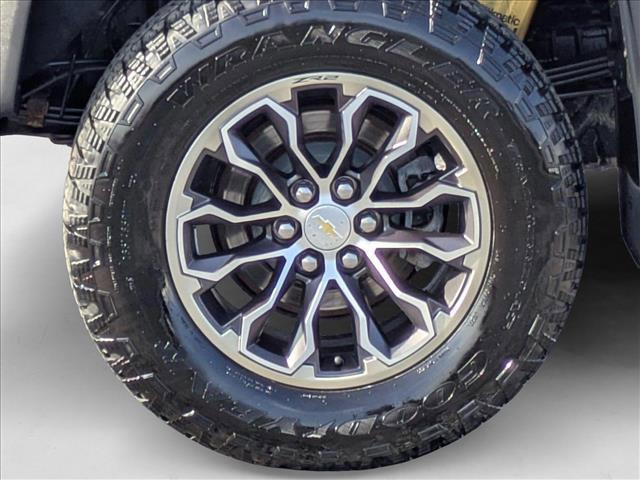 Photo of 2018 Kinetic Blue Metallic Chevrolet Colorado