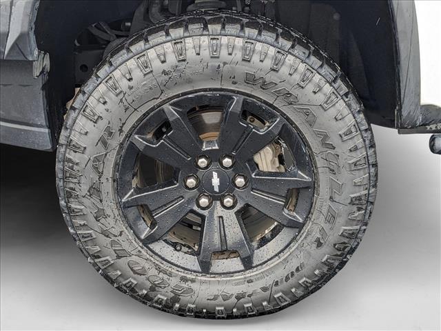 Photo of 2019 Summit White Chevrolet Colorado