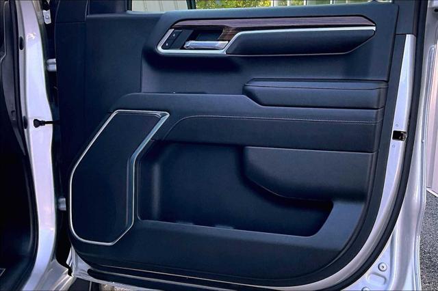 Photo of 2022 Silver Ice Metallic Chevrolet Silverado 1500