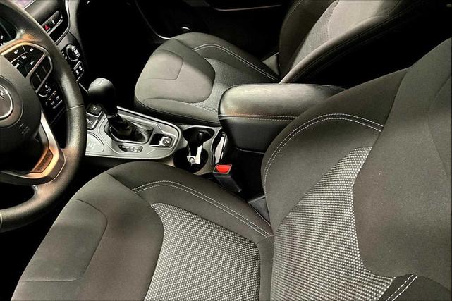 Photo of 2021 Diamond Black Crystal Pearlcoat Jeep Cherokee
