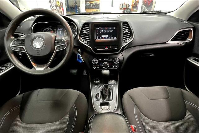 Photo of 2021 Diamond Black Crystal Pearlcoat Jeep Cherokee