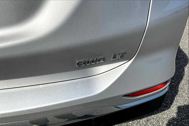 Photo of 2020 Silver Ice Metallic Chevrolet Equinox