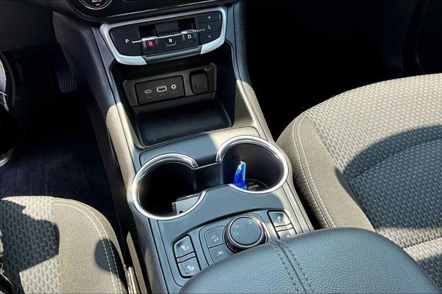 Photo of 2022 Summit White GMC Terrain
