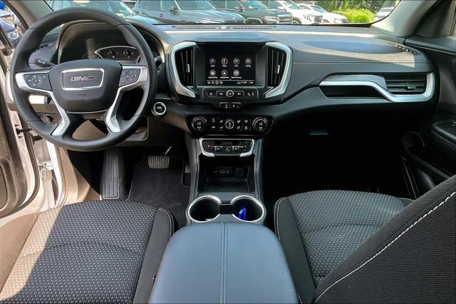 Photo of 2022 Summit White GMC Terrain