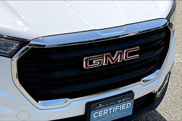Photo of 2022 Summit White GMC Terrain