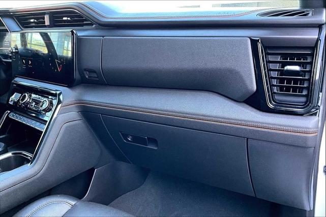 Photo of 2023 Summit White GMC Sierra 1500