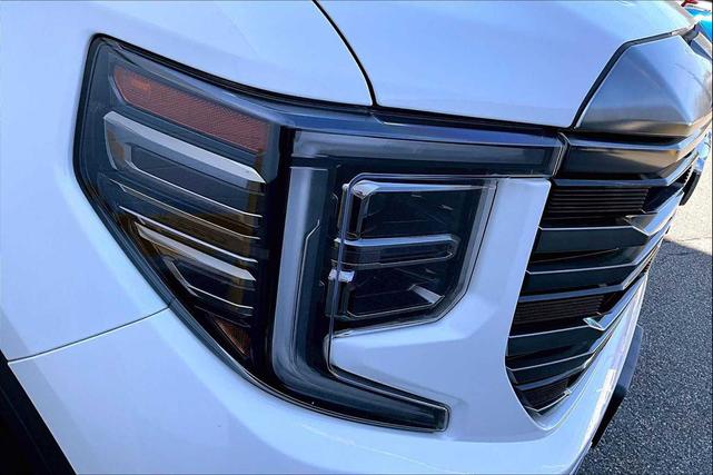 Photo of 2023 Summit White GMC Sierra 1500