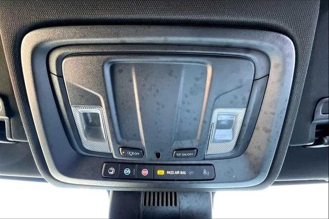 Photo of 2023 Summit White GMC Sierra 1500