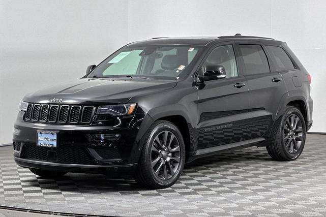 Photo of 2018 Diamond Black Crystal Pearlcoat Jeep Grand Cherokee