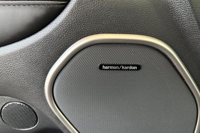 Photo of 2018 Diamond Black Crystal Pearlcoat Jeep Grand Cherokee