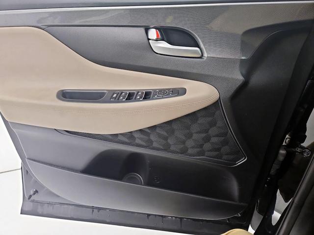 Photo of 2022 Black Hyundai SANTA FE