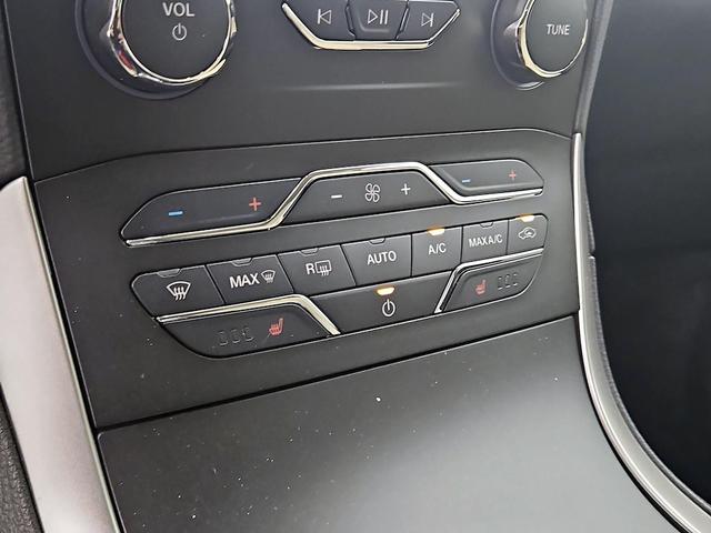 Photo of 2020 Red Ford Edge