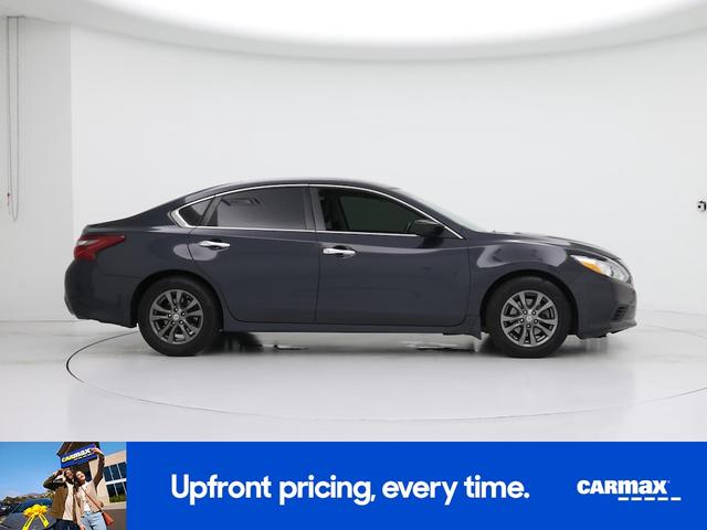 Photo of 2018 Blue Nissan Altima