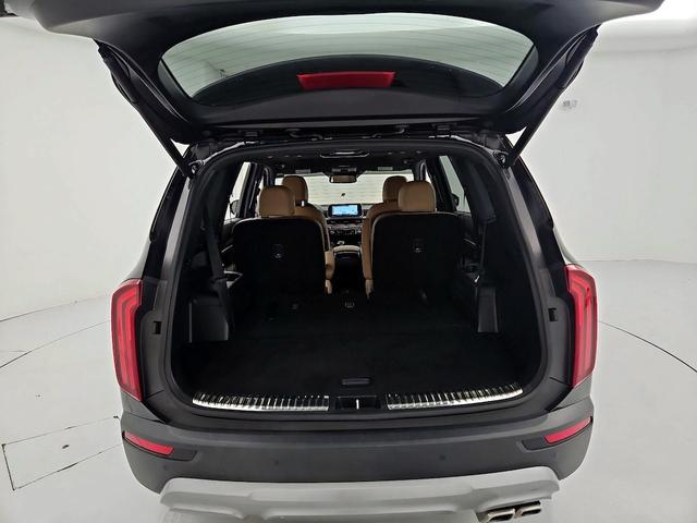 Photo of 2022 Black Kia Telluride