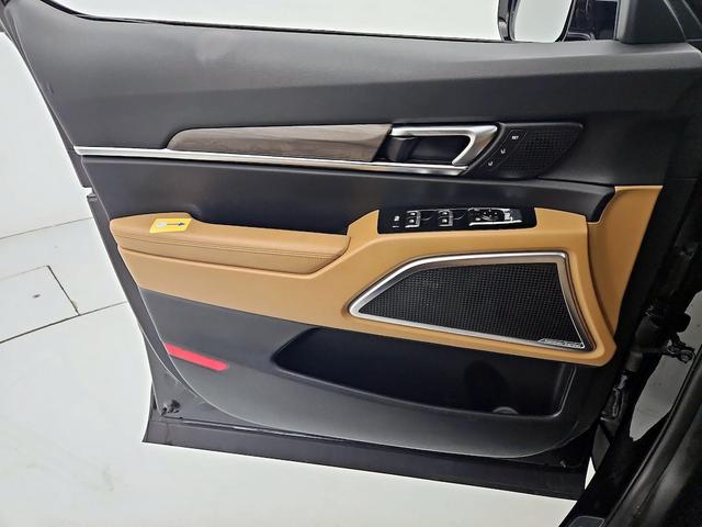 Photo of 2022 Black Kia Telluride