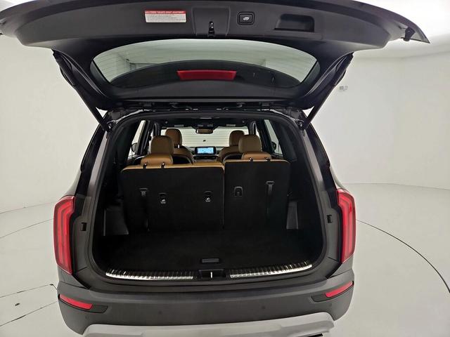 Photo of 2022 Black Kia Telluride