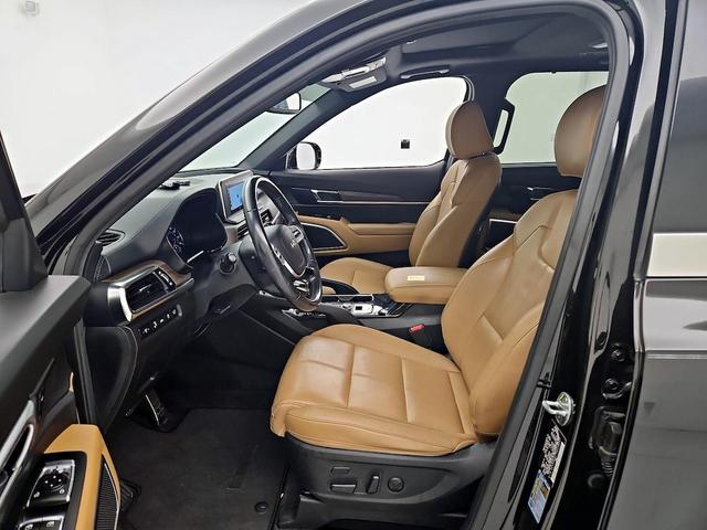 Photo of 2022 Black Kia Telluride