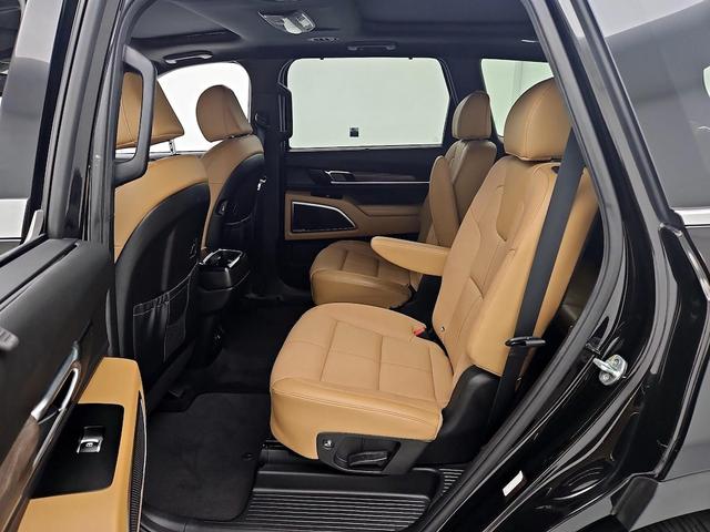 Photo of 2022 Black Kia Telluride