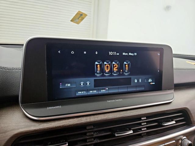 Photo of 2022 Black Kia Telluride