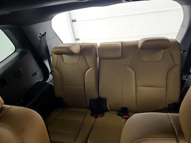 Photo of 2022 Black Kia Telluride