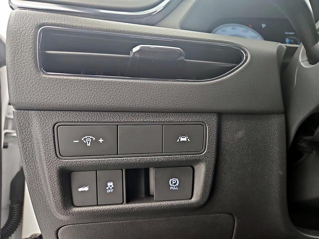 Photo of 2022 White Hyundai SONATA