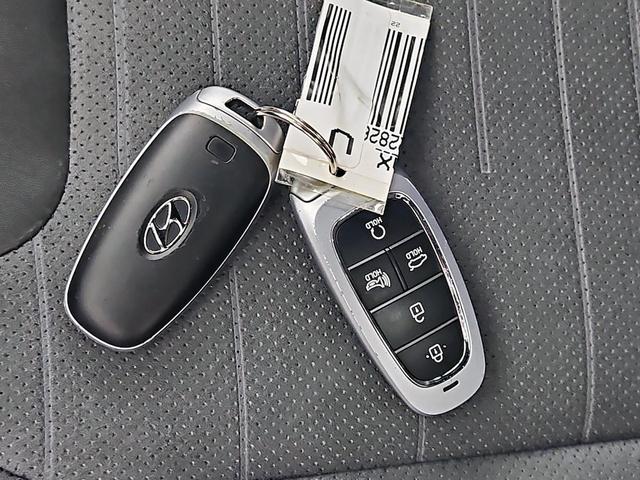 Photo of 2022 White Hyundai SONATA