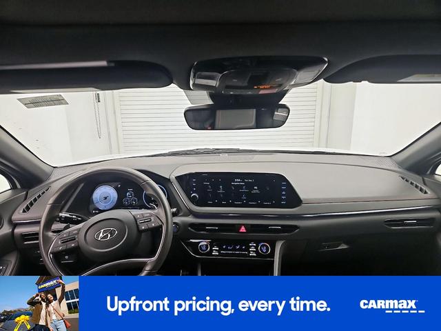 Photo of 2022 White Hyundai SONATA