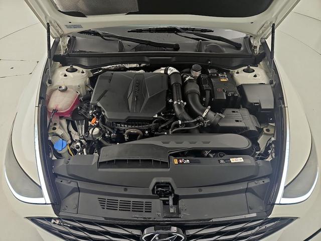 Photo of 2022 White Hyundai SONATA