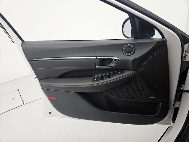 Photo of 2022 White Hyundai SONATA