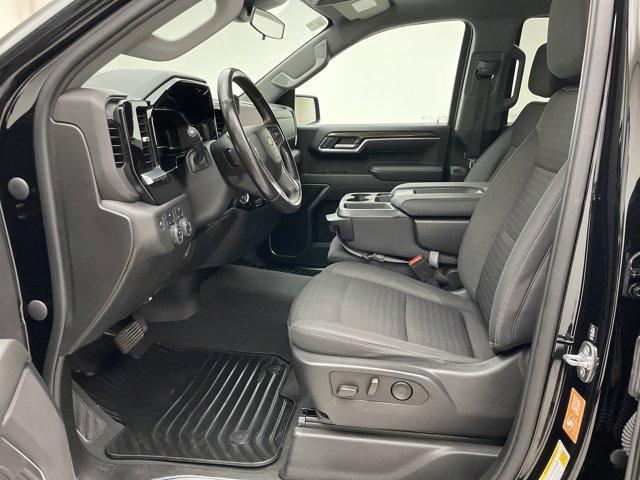 Photo of 2022 Black Chevrolet Silverado 1500