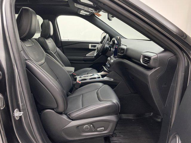 Photo of 2020 MAGNETIC METALLIC Ford Explorer