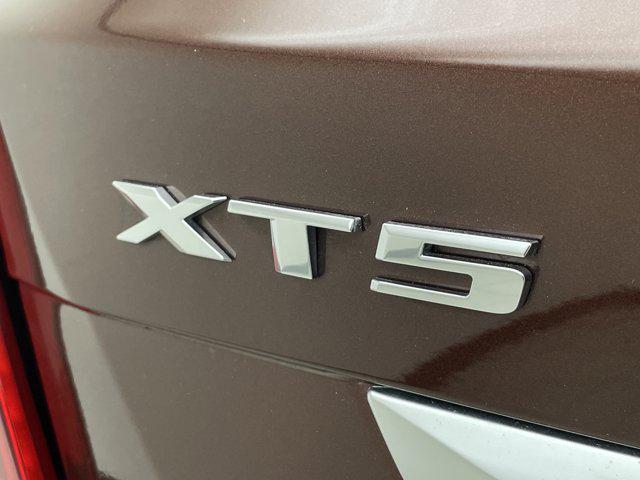 Photo of 2022 Rosewood Metallic Cadillac XT5