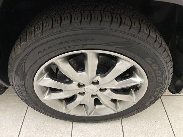 Photo of 2018 Patriot Blue Pearlcoat Jeep Cherokee